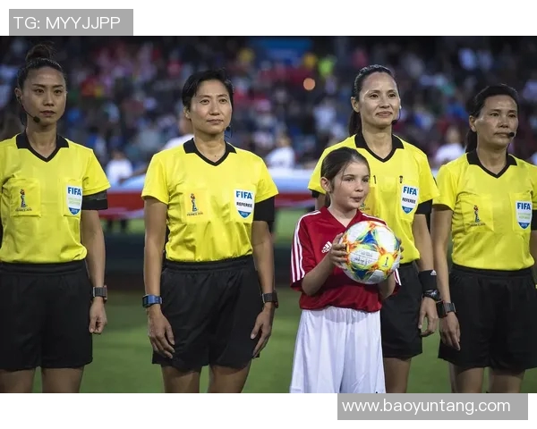 女性足球裁判的明星人物是谁她们在赛场上的精彩表现如何